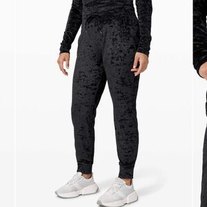 Lululemon Ready to Crush Jogger crushed velour black blue size M/L (10/12) EUC